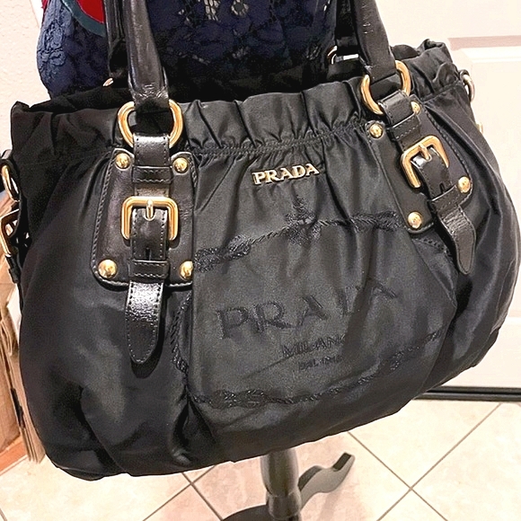 the Prada black shoulder bag 🖤 - Picture 2 of 12